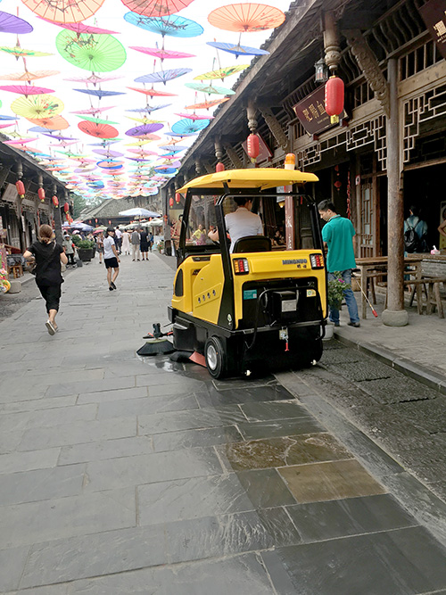 景區掃地車