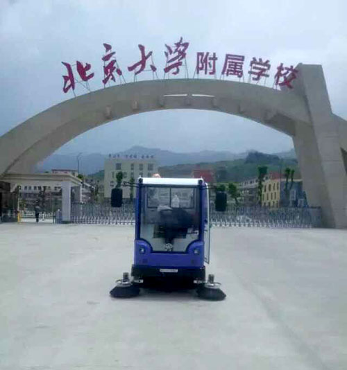 學校掃地車